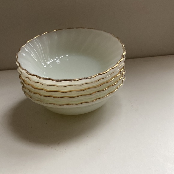 Anchor Hocking milk glass bowls with gold trim and scalloped edge - Picture 6 of 8
